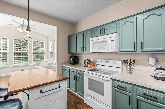 6031 Parkside Circle, Winston-salem, NC 27107