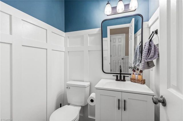 6031 Parkside Circle, Winston-salem, NC 27107