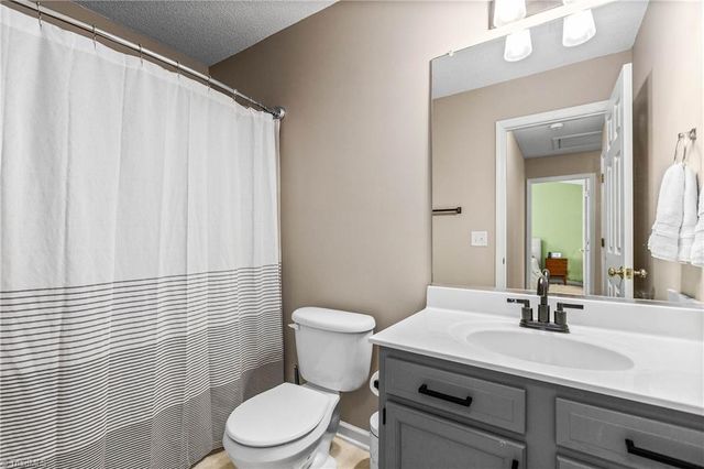 6031 Parkside Circle, Winston-salem, NC 27107