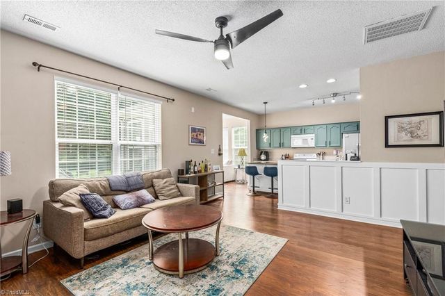 6031 Parkside Circle, Winston-salem, NC 27107