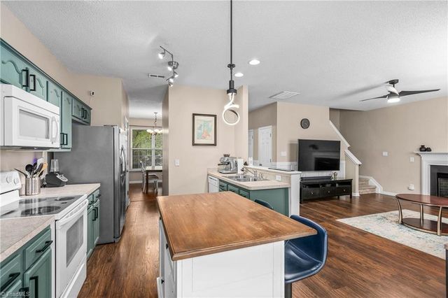 6031 Parkside Circle, Winston-salem, NC 27107