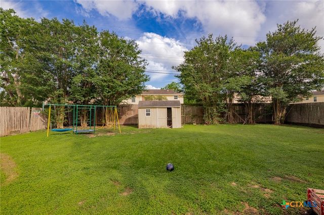 203 Yorkshire Lane, Victoria, TX 77904