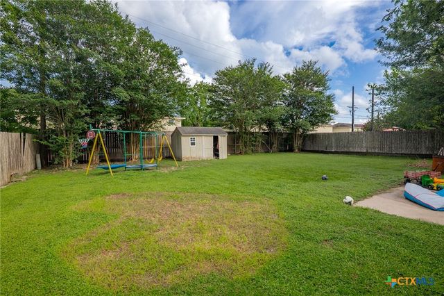 203 Yorkshire Lane, Victoria, TX 77904