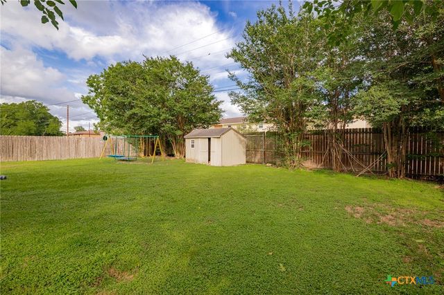 203 Yorkshire Lane, Victoria, TX 77904