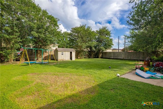 203 Yorkshire Lane, Victoria, TX 77904