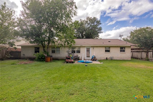 203 Yorkshire Lane, Victoria, TX 77904