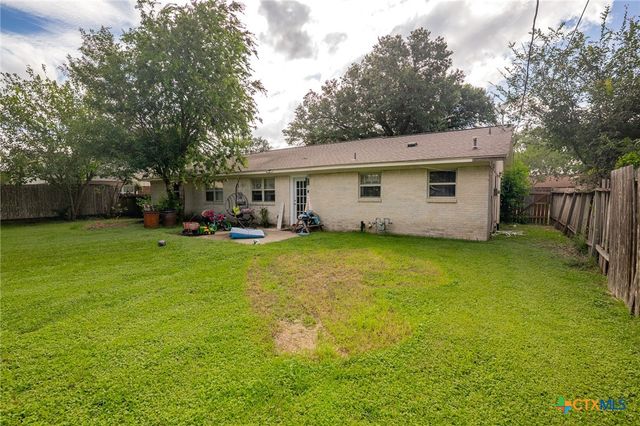203 Yorkshire Lane, Victoria, TX 77904