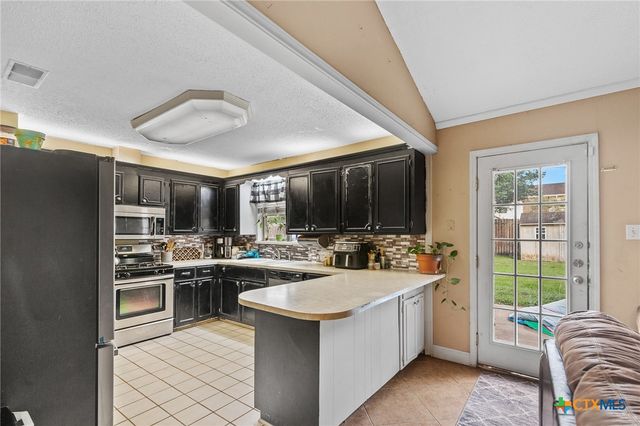 203 Yorkshire Lane, Victoria, TX 77904