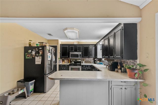 203 Yorkshire Lane, Victoria, TX 77904