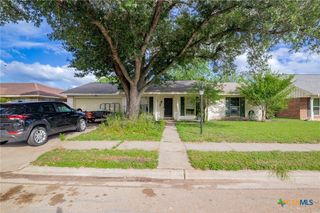 203 Yorkshire Lane, Victoria, TX 77904
