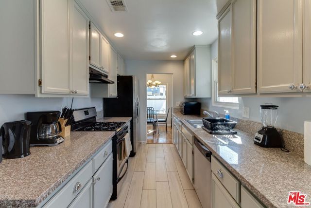 7858 JAMIESON Avenue, Reseda (los Angeles), CA 91335