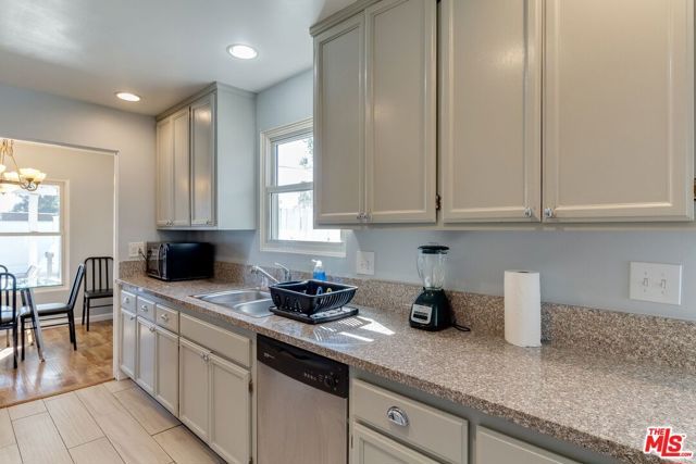 7858 JAMIESON Avenue, Reseda (los Angeles), CA 91335