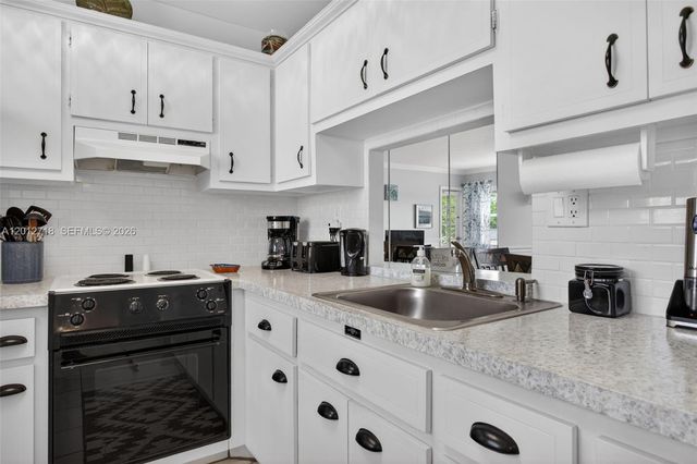 4451 NW 16th St K208, Lauderhill, FL 33313