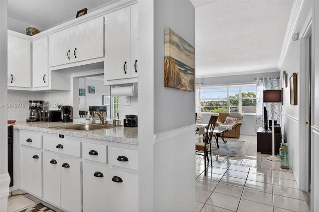 4451 NW 16th St K208, Lauderhill, FL 33313
