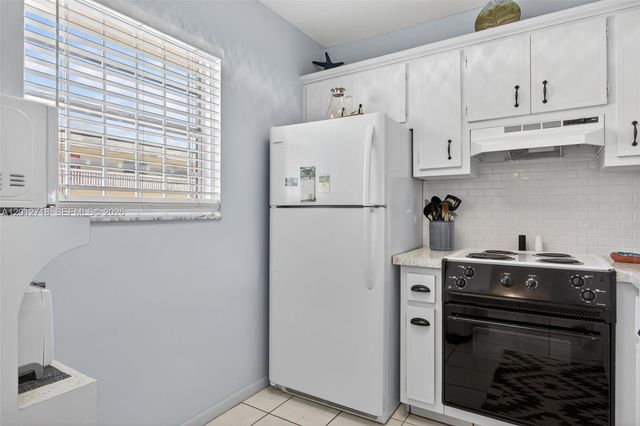 4451 NW 16th St K208, Lauderhill, FL 33313