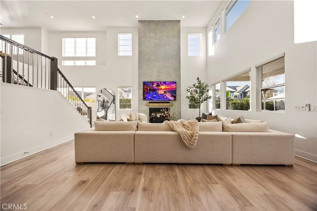 27762 Lens, Valencia, CA 91381