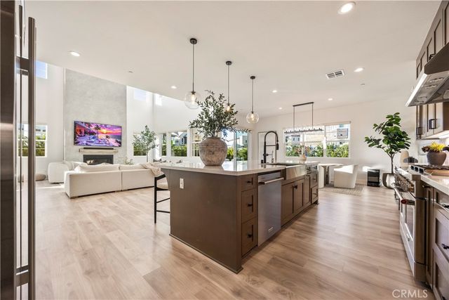 27762 Lens, Valencia, CA 91381