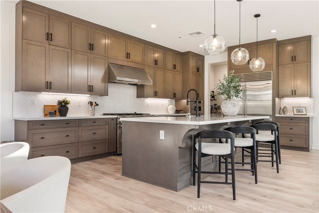 27762 Lens, Valencia, CA 91381
