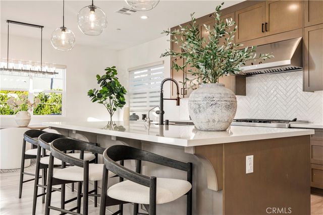 27762 Lens, Valencia, CA 91381