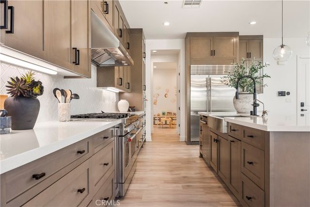 27762 Lens, Valencia, CA 91381
