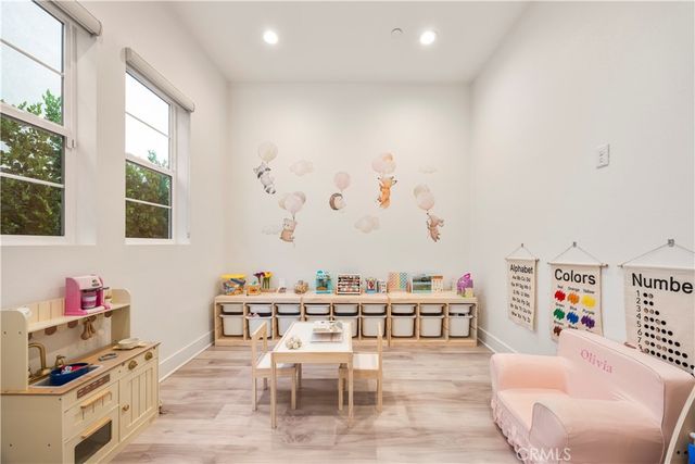 27762 Lens, Valencia, CA 91381