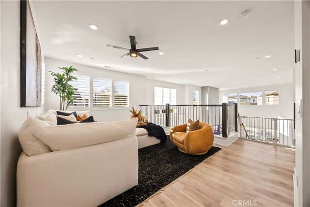 27762 Lens, Valencia, CA 91381