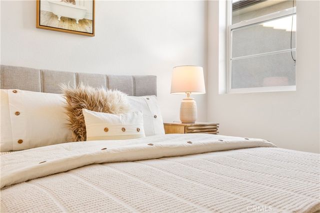 27762 Lens, Valencia, CA 91381