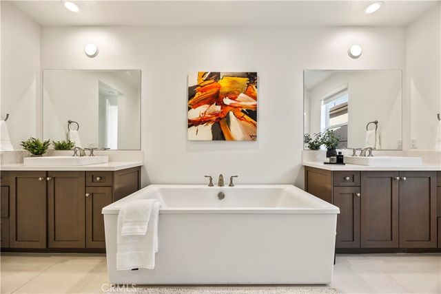 27762 Lens, Valencia, CA 91381