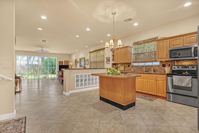 2560 NE 11th Street, Pompano Beach, FL 33062