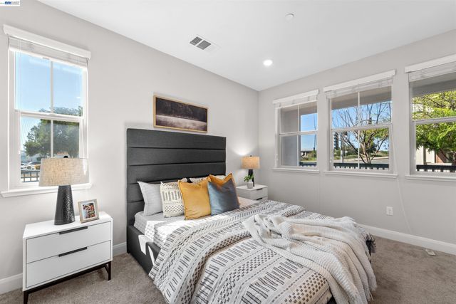 1597 Hidden Creek Ln, Milpitas, CA 95035