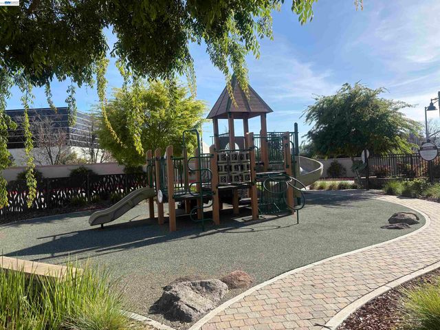 1597 Hidden Creek Ln, Milpitas, CA 95035