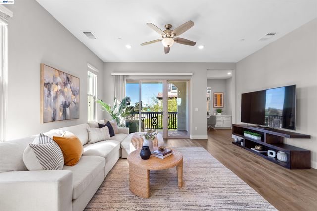 1597 Hidden Creek Ln, Milpitas, CA 95035