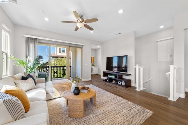 1597 Hidden Creek Ln, Milpitas, CA 95035