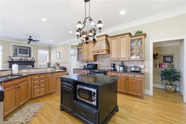 204 Fosseway Drive, Greensboro, NC 27455