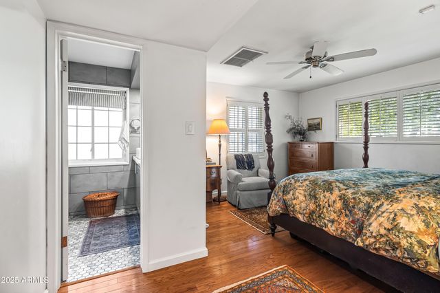 4631 E PINCHOT Avenue, Phoenix, AZ 85018