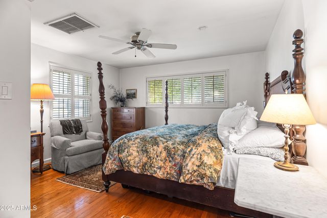 4631 E PINCHOT Avenue, Phoenix, AZ 85018