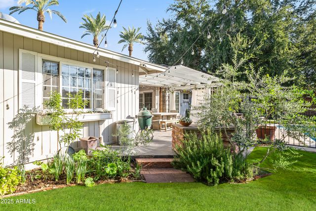 4631 E PINCHOT Avenue, Phoenix, AZ 85018