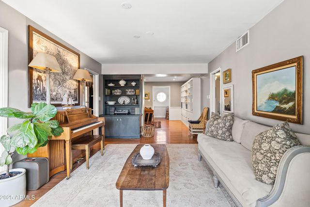 4631 E PINCHOT Avenue, Phoenix, AZ 85018