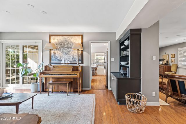 4631 E PINCHOT Avenue, Phoenix, AZ 85018