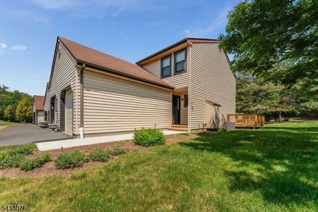 130 Locust Ct, Raritan Twp., NJ 08822