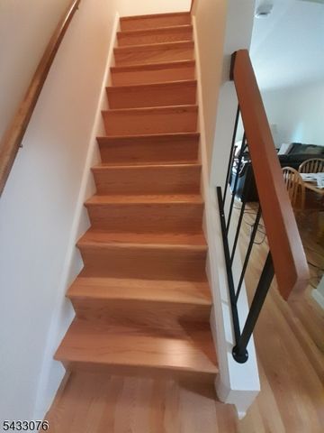 130 Locust Ct, Raritan Twp., NJ 08822