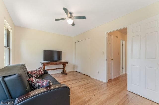 130 Locust Ct, Raritan Twp., NJ 08822