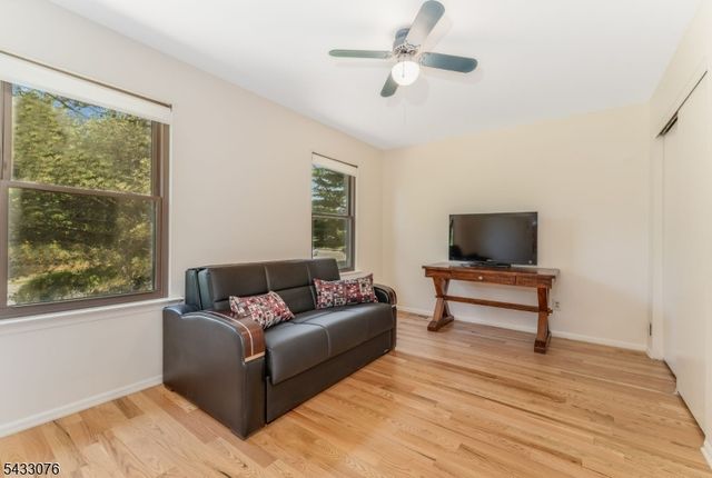 130 Locust Ct, Raritan Twp., NJ 08822