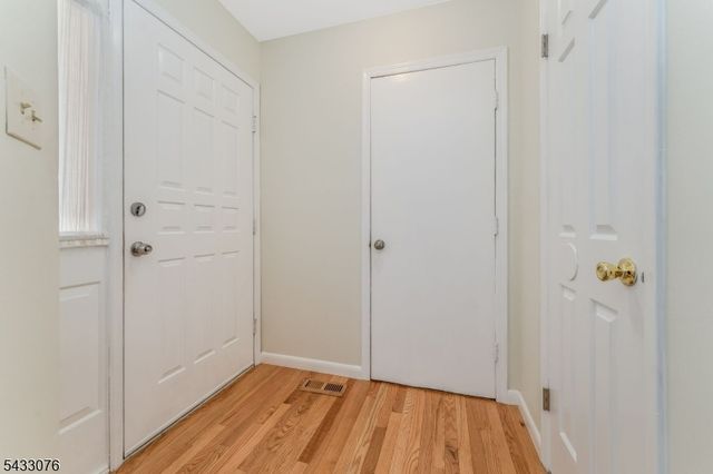 130 Locust Ct, Raritan Twp., NJ 08822