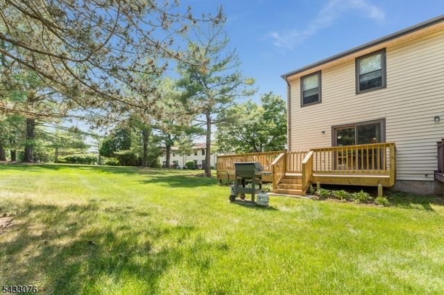 130 Locust Ct, Raritan Twp., NJ 08822