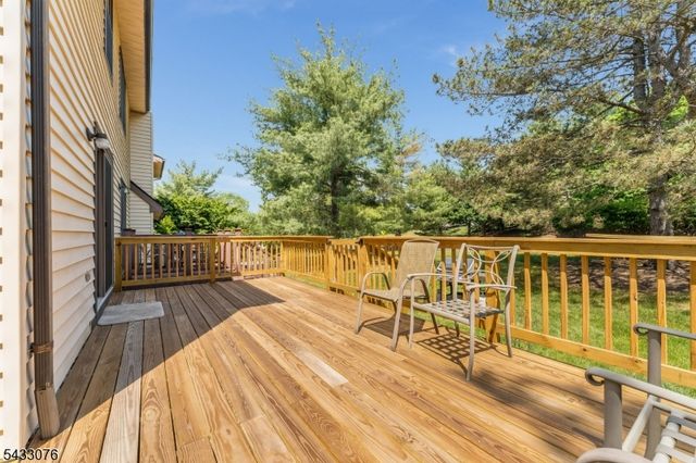 130 Locust Ct, Raritan Twp., NJ 08822