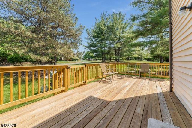 130 Locust Ct, Raritan Twp., NJ 08822