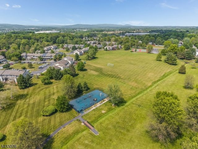 130 Locust Ct, Raritan Twp., NJ 08822