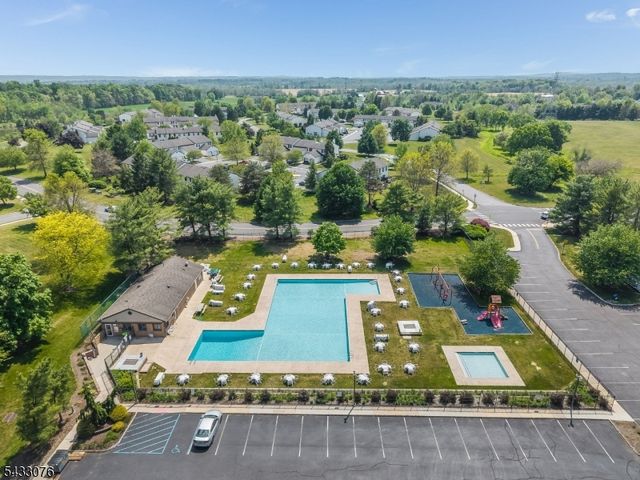130 Locust Ct, Raritan Twp., NJ 08822
