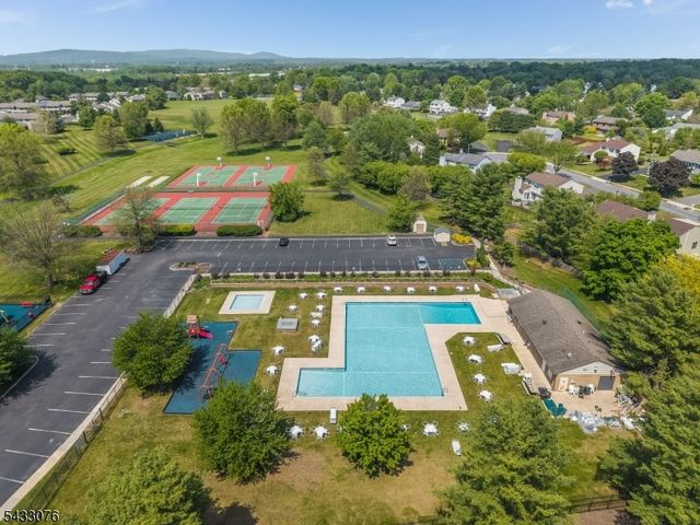 130 Locust Ct, Raritan Twp., NJ 08822